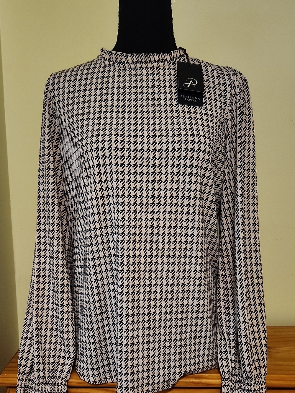 Adrianna Papell Black & Pink Houndstooth Long Sleeve Blouse